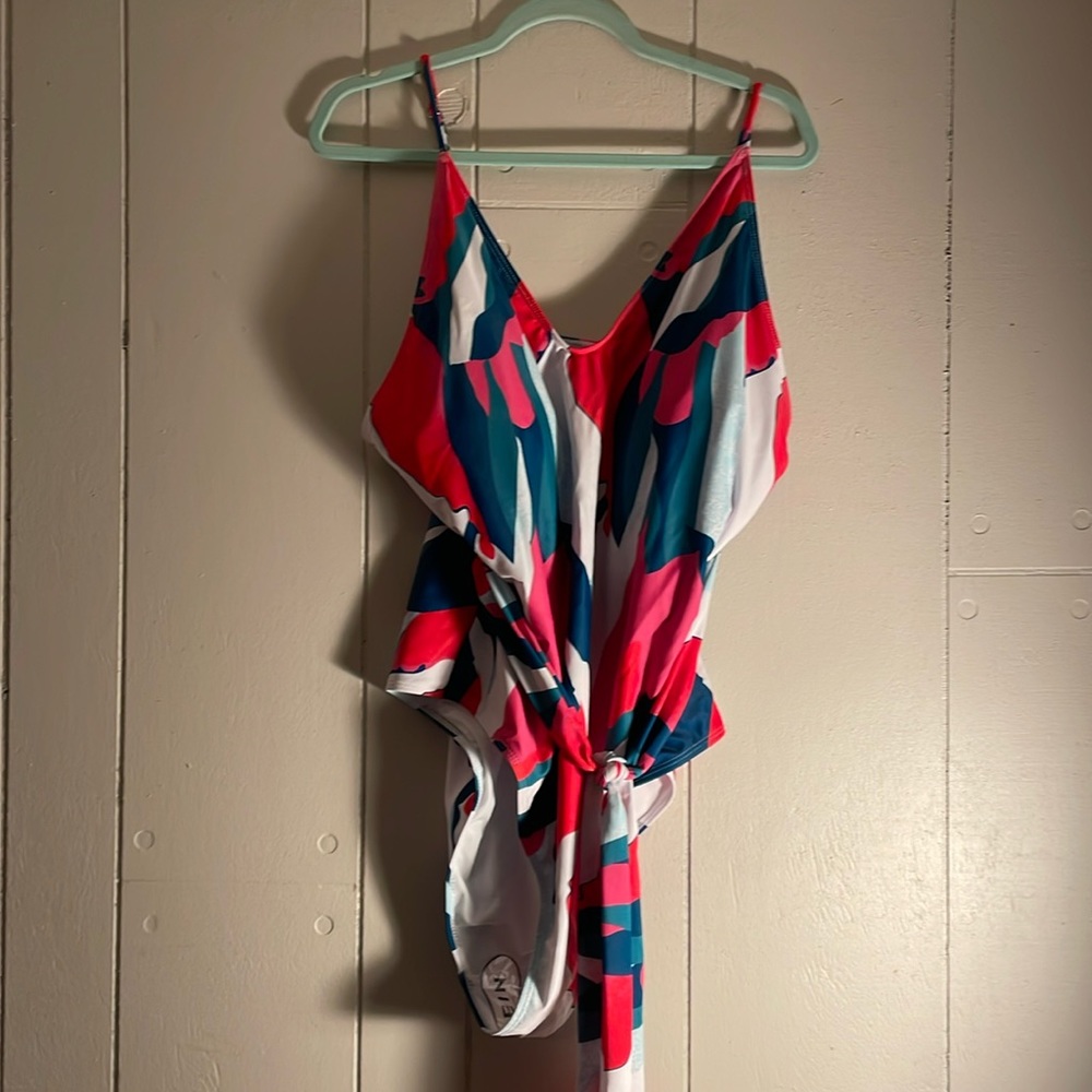 One piece multicolor swimsuit with waist tie SHEIN 4XL (18/20)